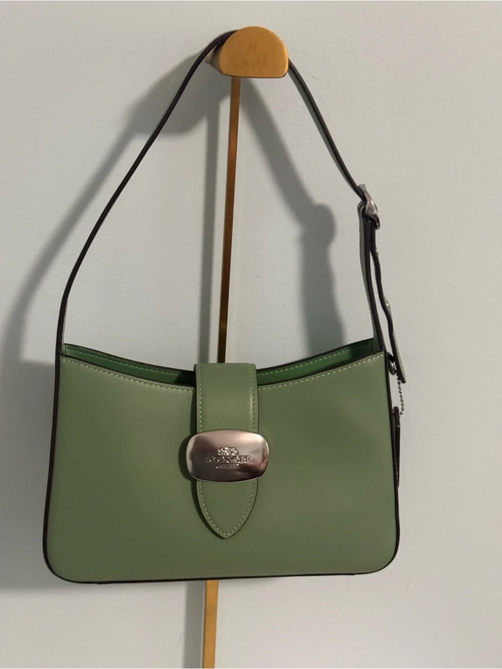 Coach “Eliza” Green Leather Shoulder Bag with Silver tone hardware! NWOT 🤩🤩